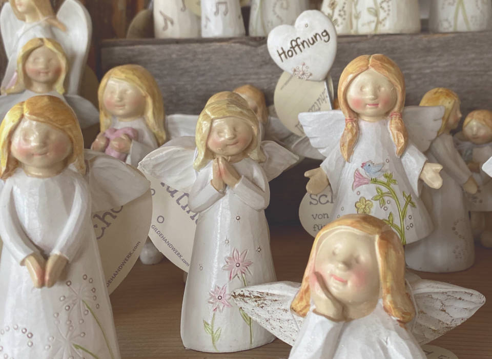 Engel aus Keramik, Angebot beim Elle in Schwangau